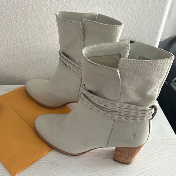 Frye Shoes - FRYE white leather boots 8B women